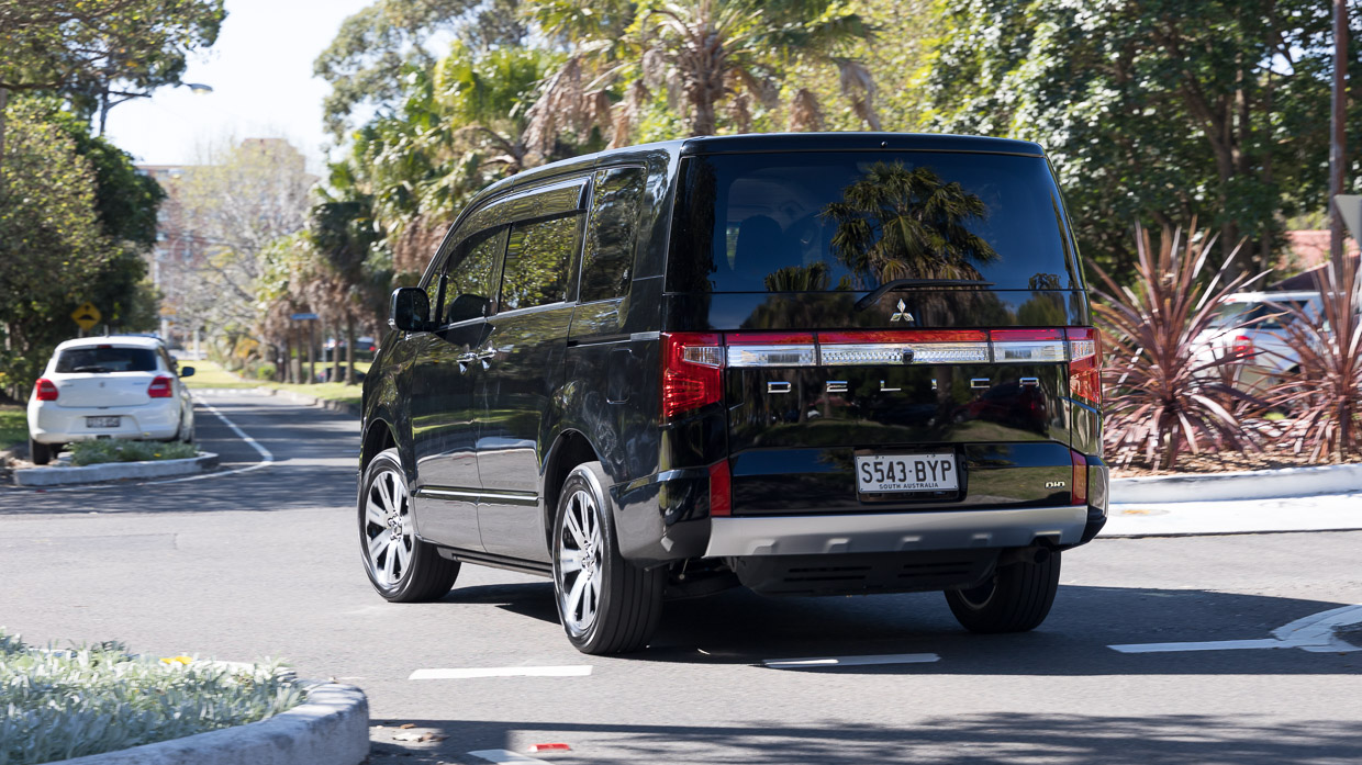 Mitsubishi Delica 2021 driving roundabout 5
