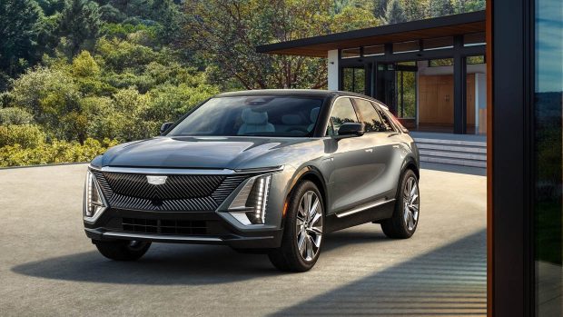 2023 Cadillac Lyriq silver front 3/4