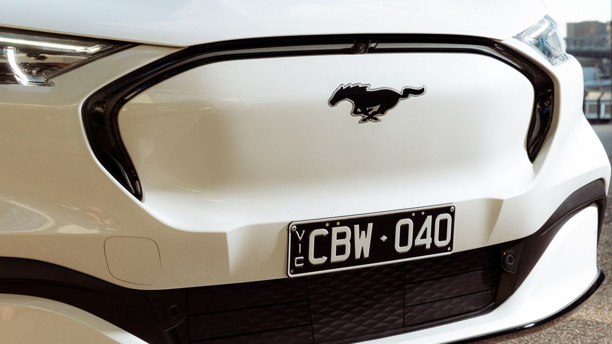 Ford Mustang Mach-E Premium 2023 grille