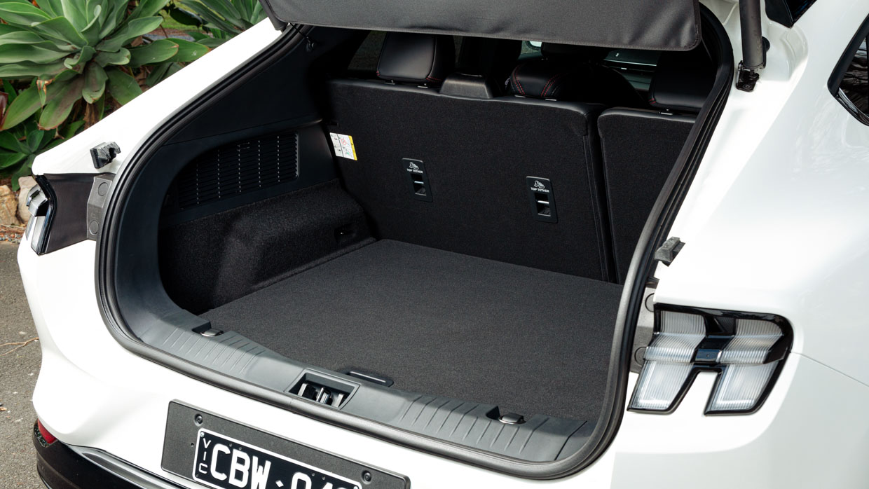 Ford Mustang Mach-E Premium 2023 boot