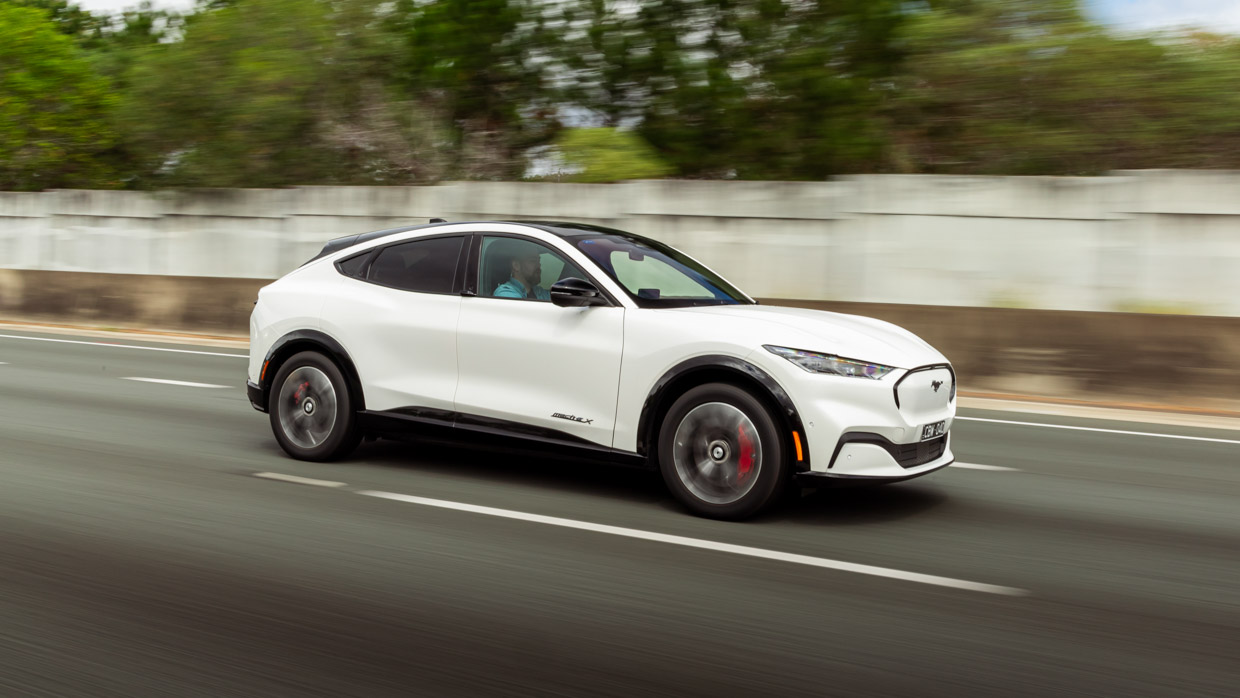 Ford Mustang Mach-E Premium 2023 driving