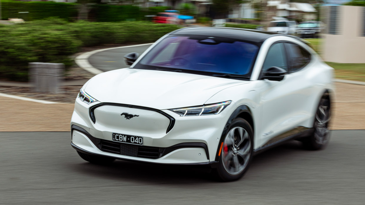 Ford Mustang Mach-E Premium 2023 driving front clsoe city 2