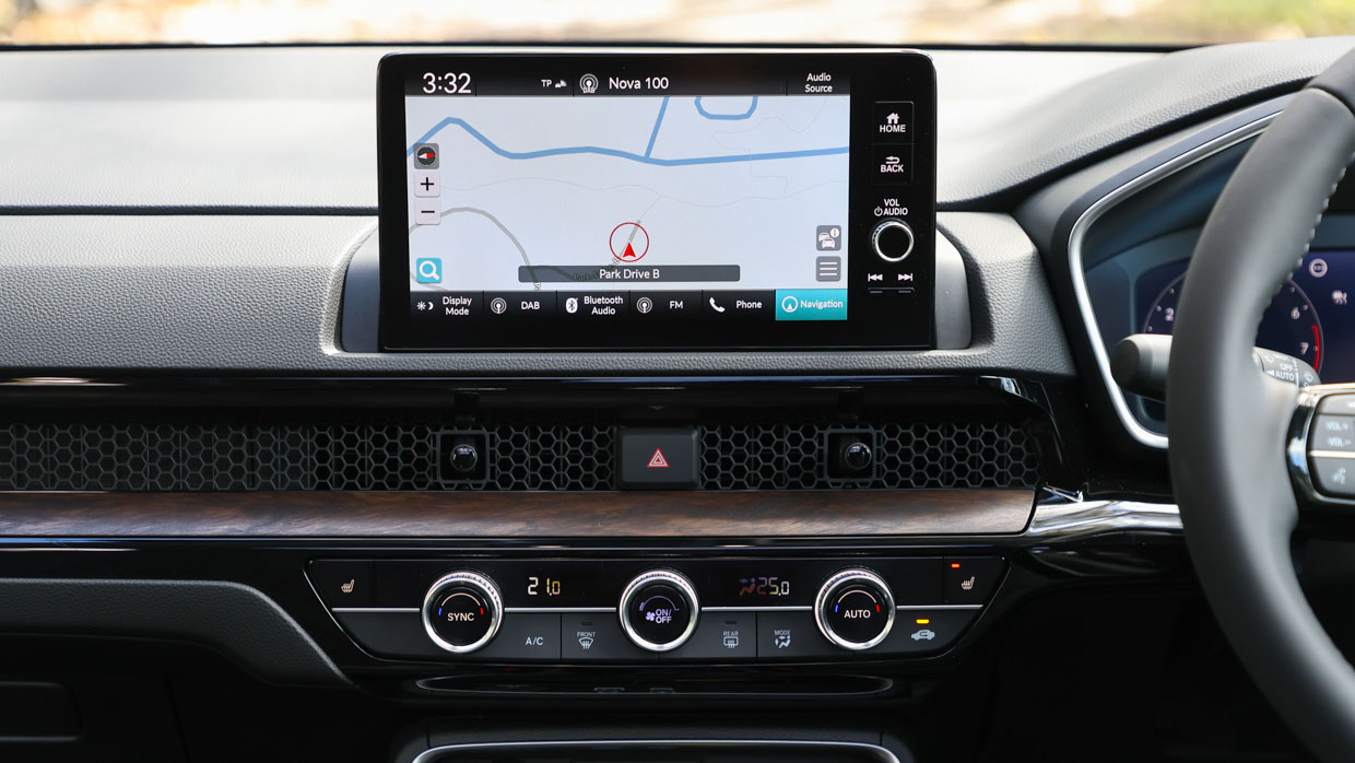 Honda CR-V VTi LX AWD 2023 screen