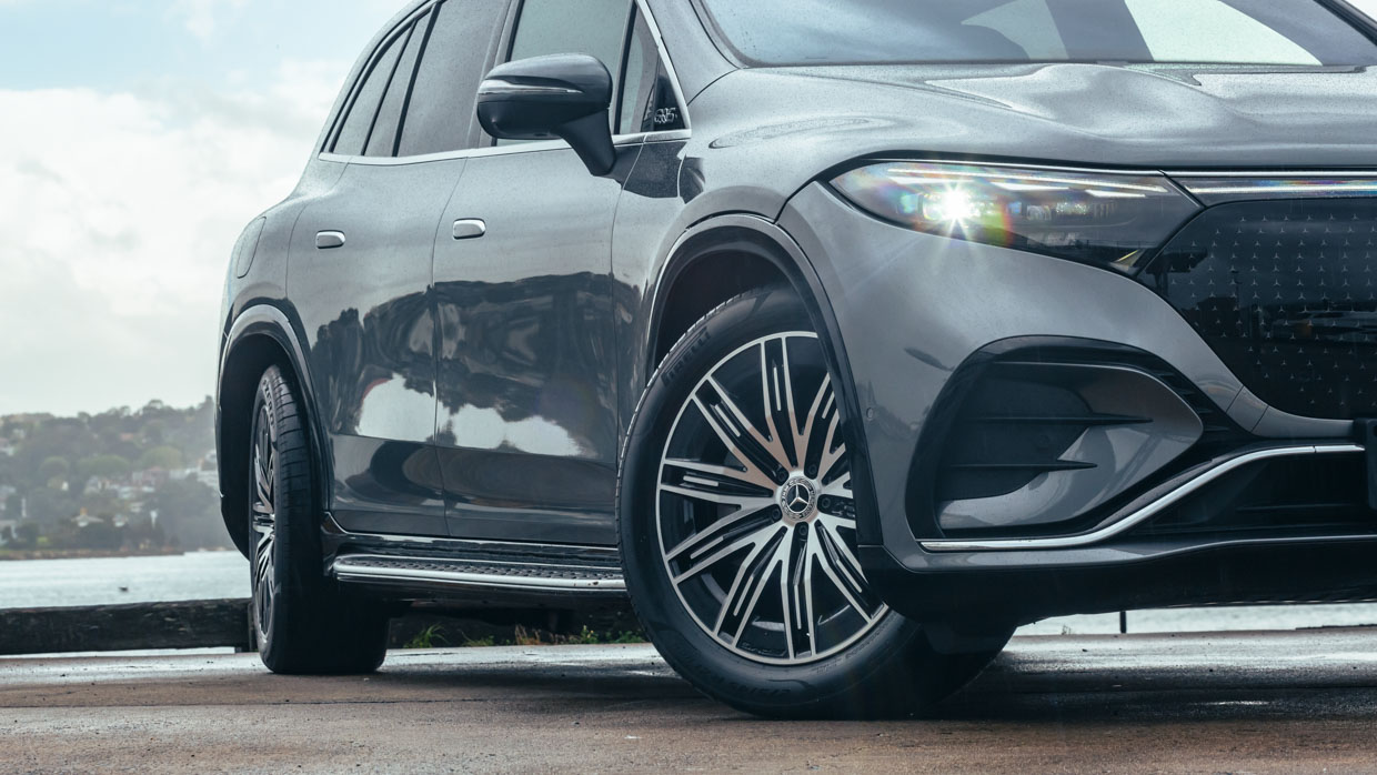 Mercedes-Benz EQS 450 SUV 2023 wheels turning