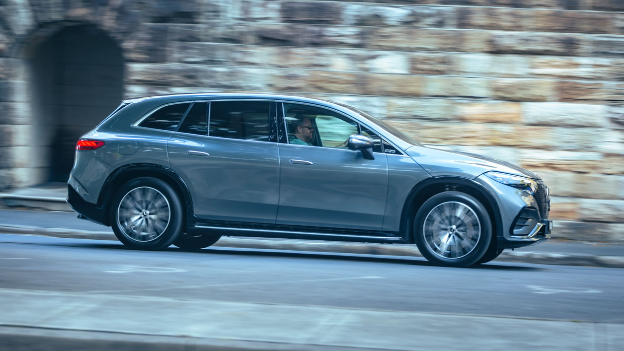 Mercedes-Benz EQS 450 SUV 2023 side driving