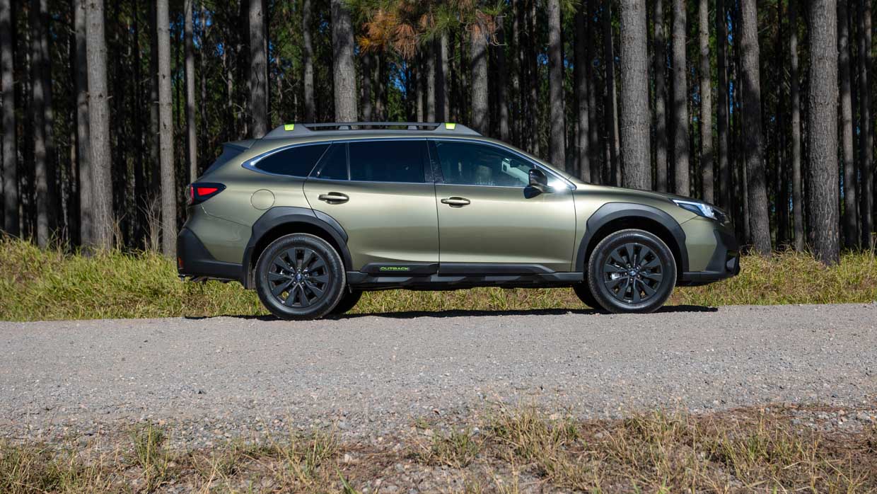 Subaru Outback Sport XT 2023 side down