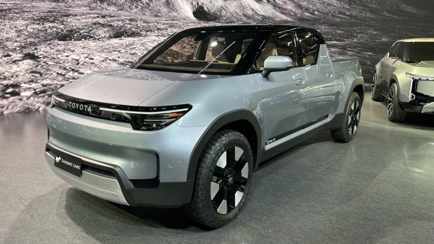 Tokyo Mobility Show 2023 - Toyota EPU Electric Pick Up ute Concept front 3/4