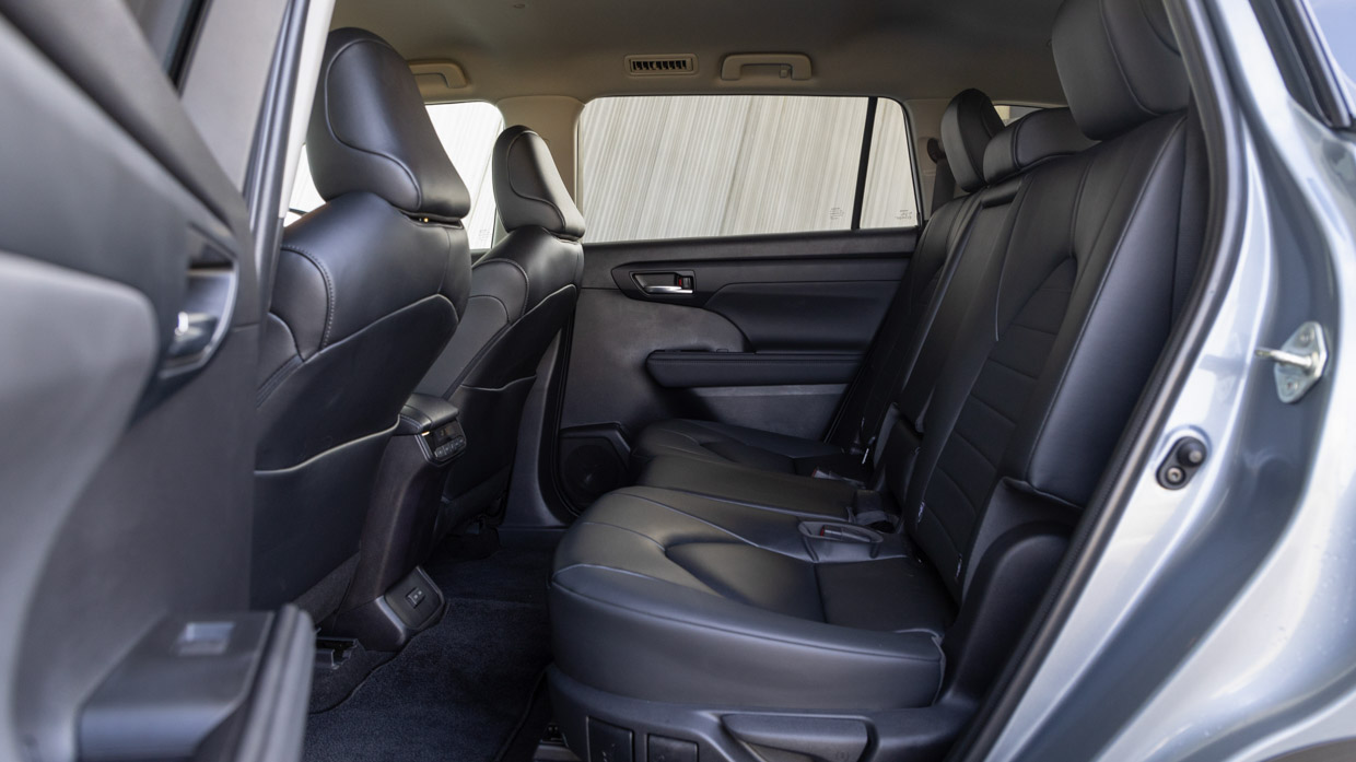 Toyota Kluger GXL 2.4T AWD 2024 interior rear seats
