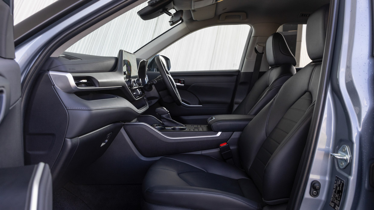 Toyota Kluger GXL 2.4T AWD 2024 interior front seats