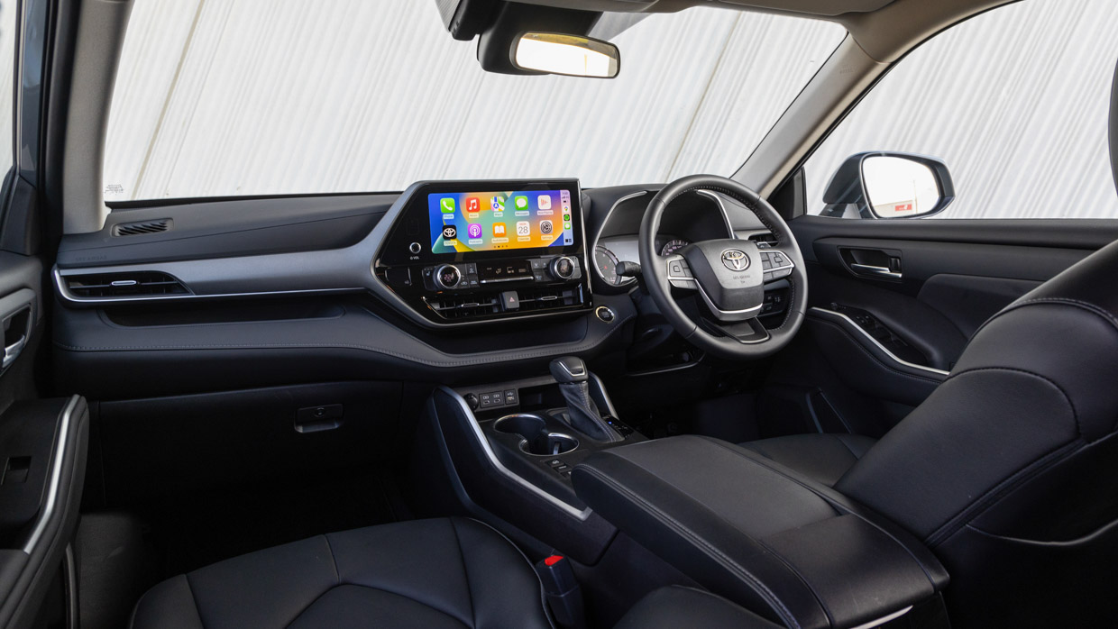 Toyota Kluger GXL 2.4T AWD 2024 interior front