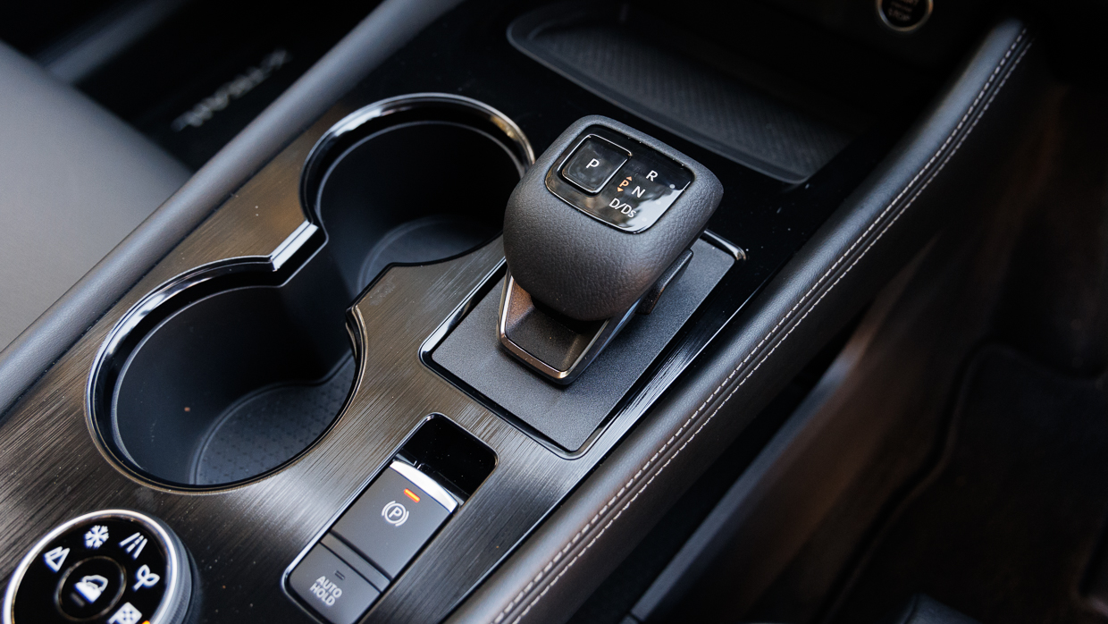 Nissan X-Trail ST-L AWD 2023 interior centre console