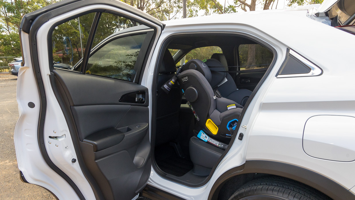Mitsubishi Eclipse Cross LS Black Edition 2023 baby seat