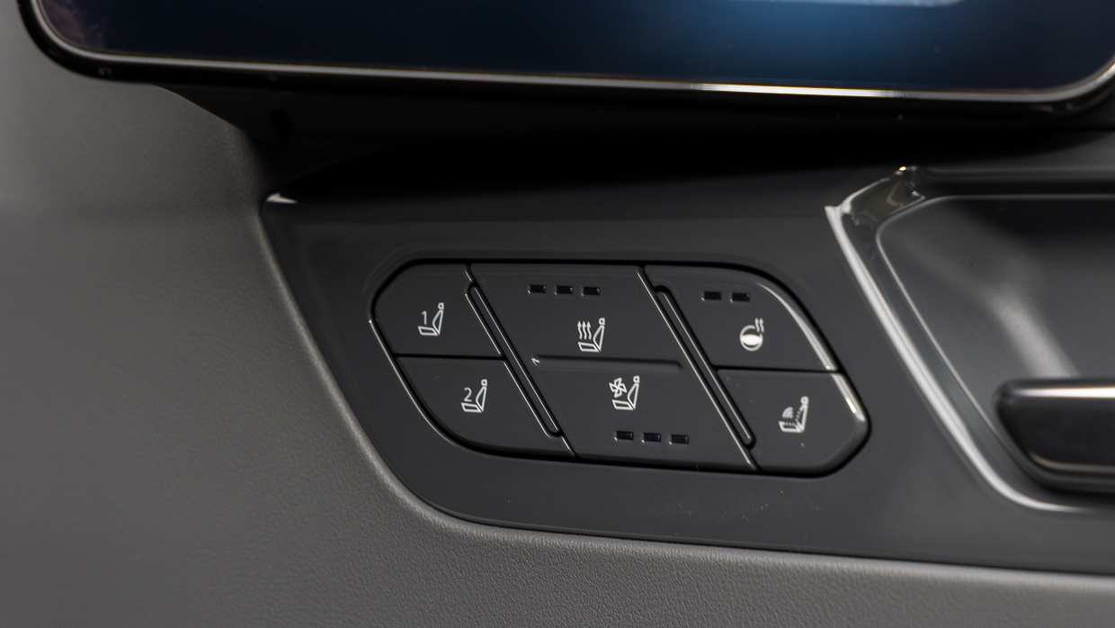 Kia EV9 GT-Line 2024 seat switches
