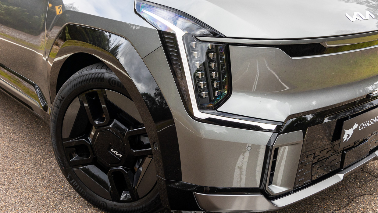Kia EV9 GT-Line 2024 front 3/4 close