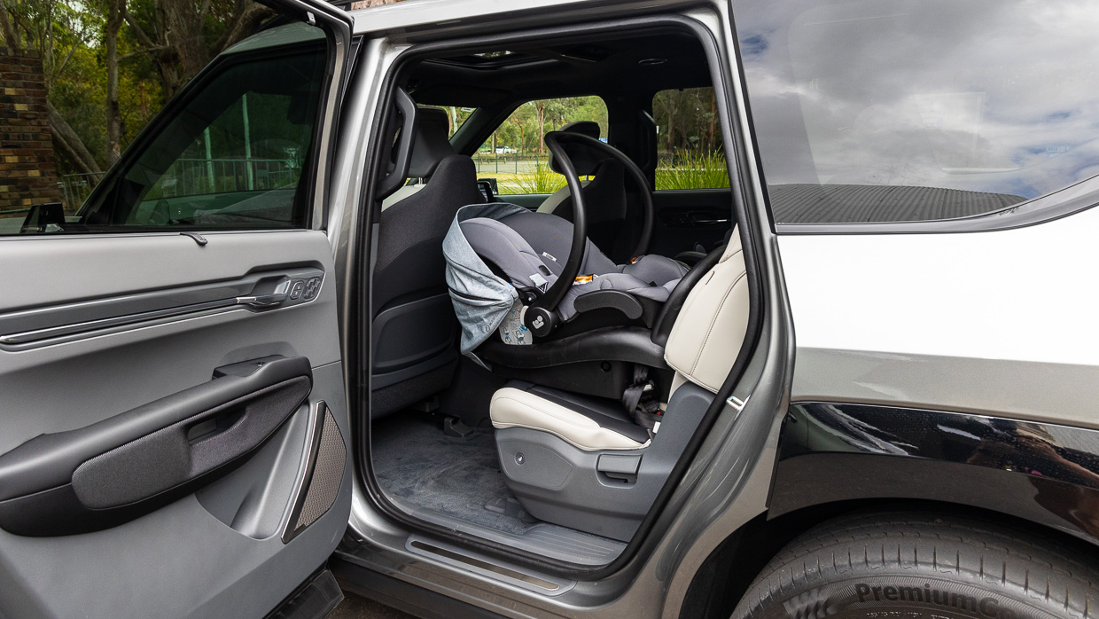 Kia EV9 GT-Line 2024 baby seat