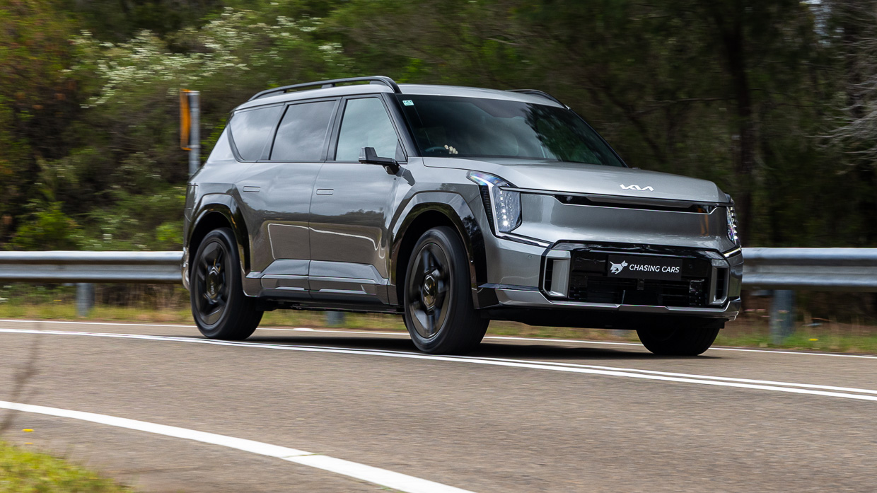 Kia EV9 GT-Line 2024 driving front 9