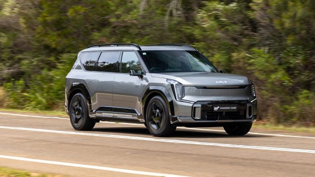 Kia EV9 GT-Line 2024 driving front 11