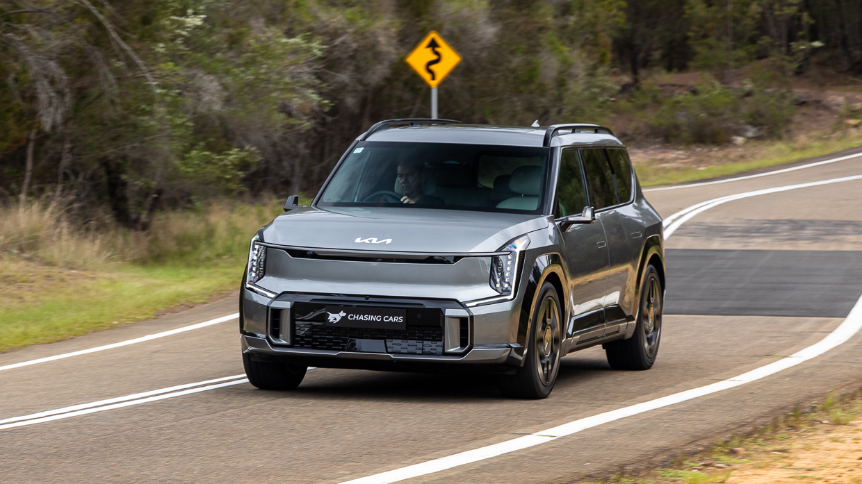 Kia EV9 GT-Line 2024 driving front 12