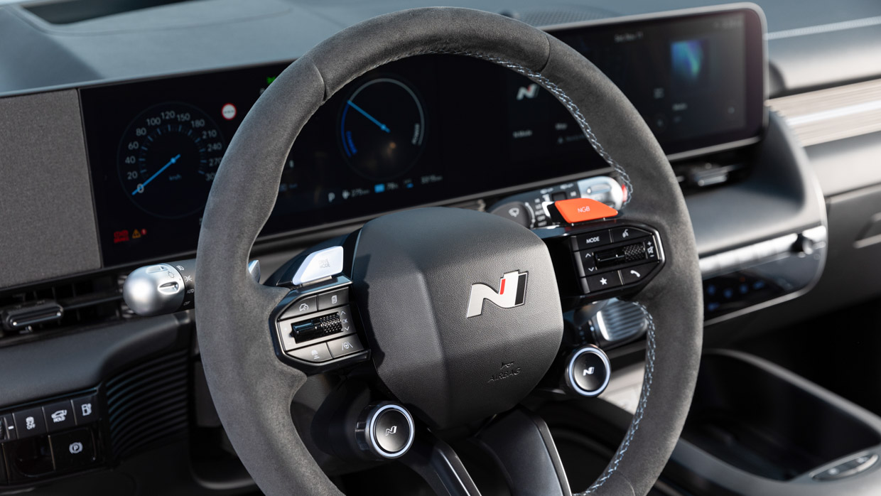 Hyundai Ioniq 5 N 2024 interior wheel