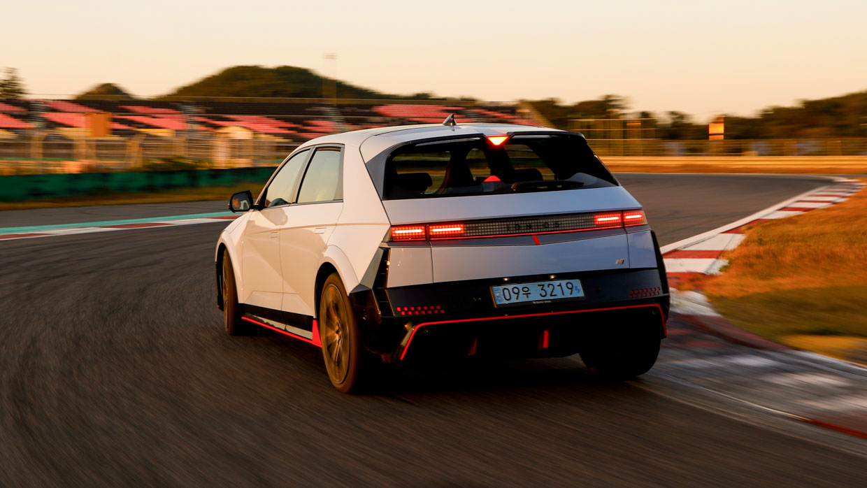 Hyundai Ioniq 5 N 2024 track rear 3/4 2