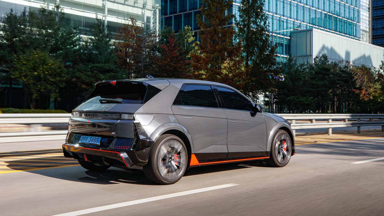 Hyundai Ioniq 5 N 2024 street rear 3/4 3
