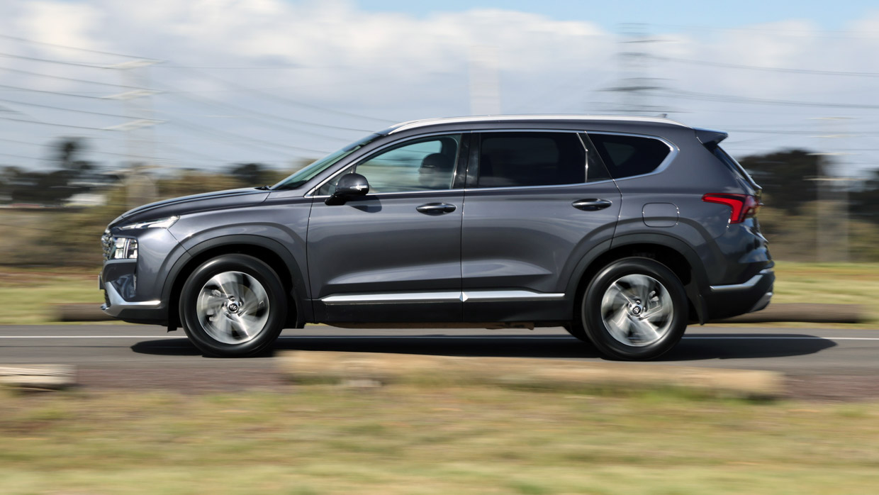 Hyundai Santa Fe Active 2.2D 2023 driving side