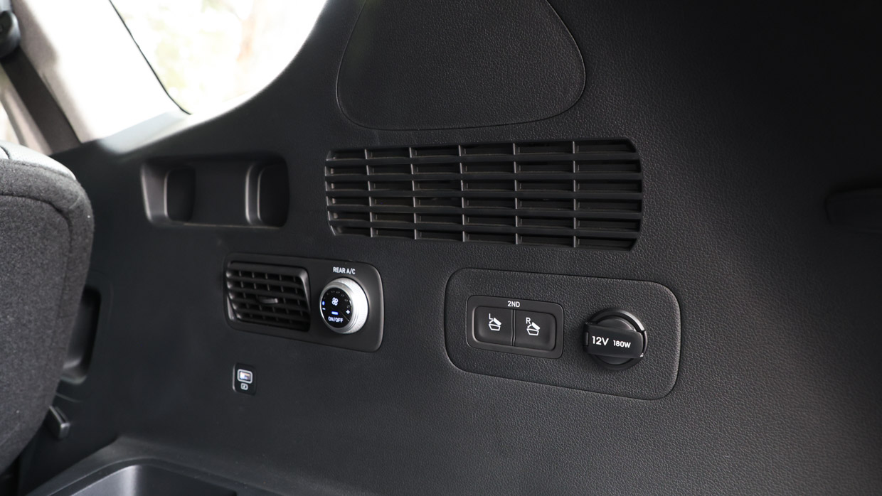 Hyundai Santa Fe Active 2.2D 2023 3rd row details