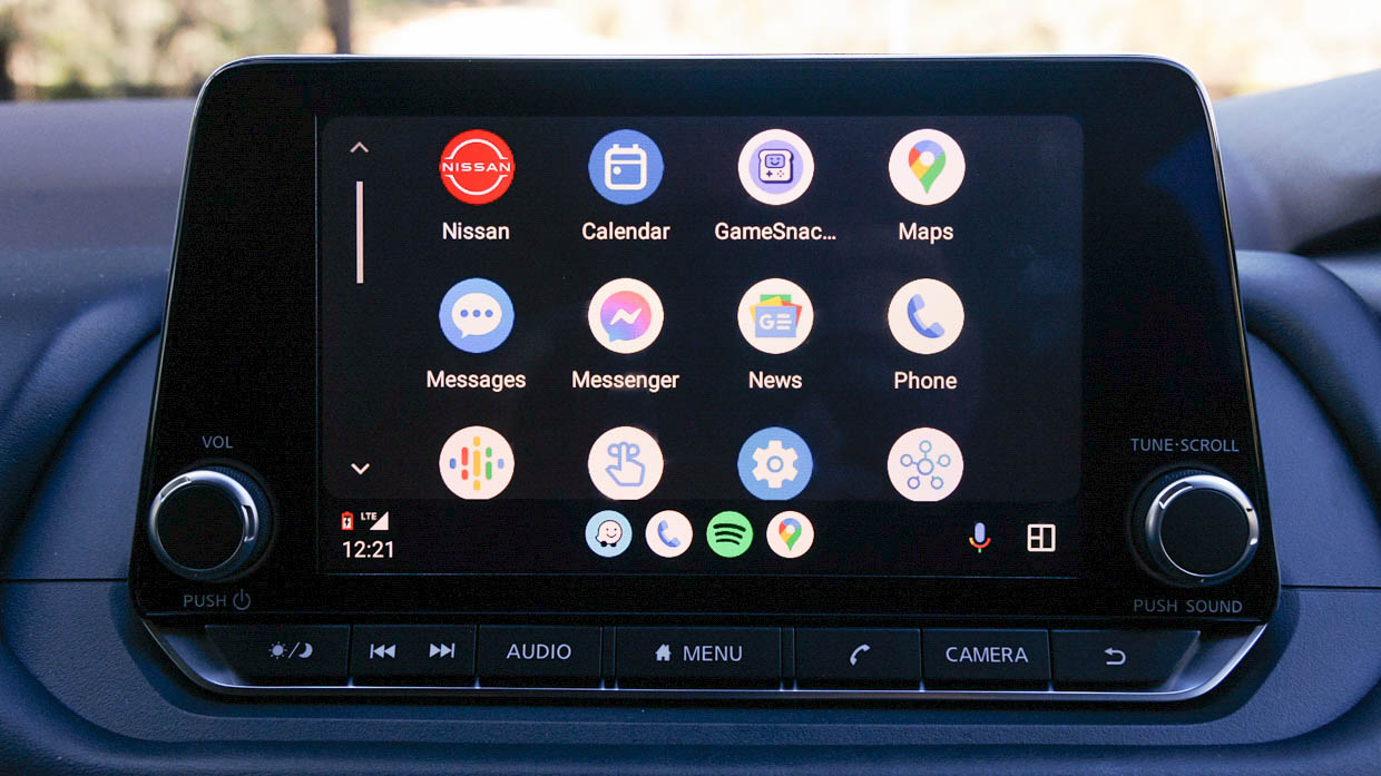 Nissan X-Trail ST-L AWD 2023 interior touchscreen