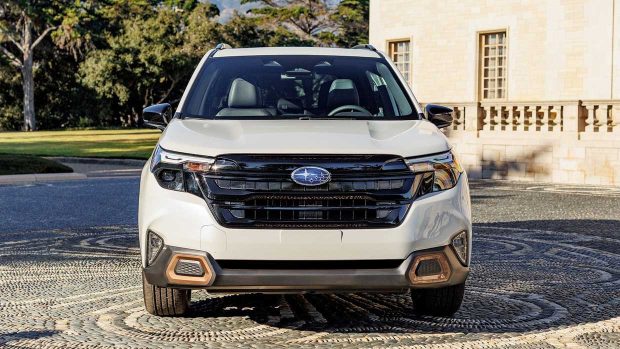 Subaru Forester 2025 front white