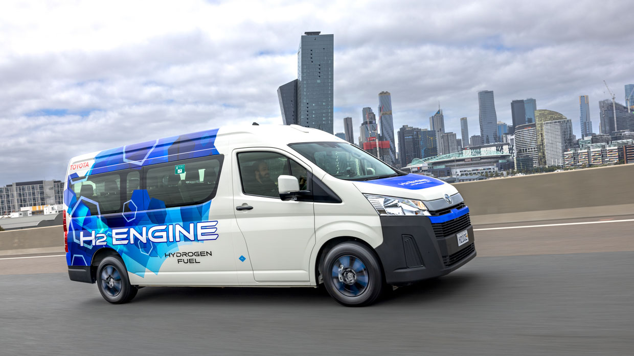 Toyota Hiace hydrogen prototype 2023 front city highway