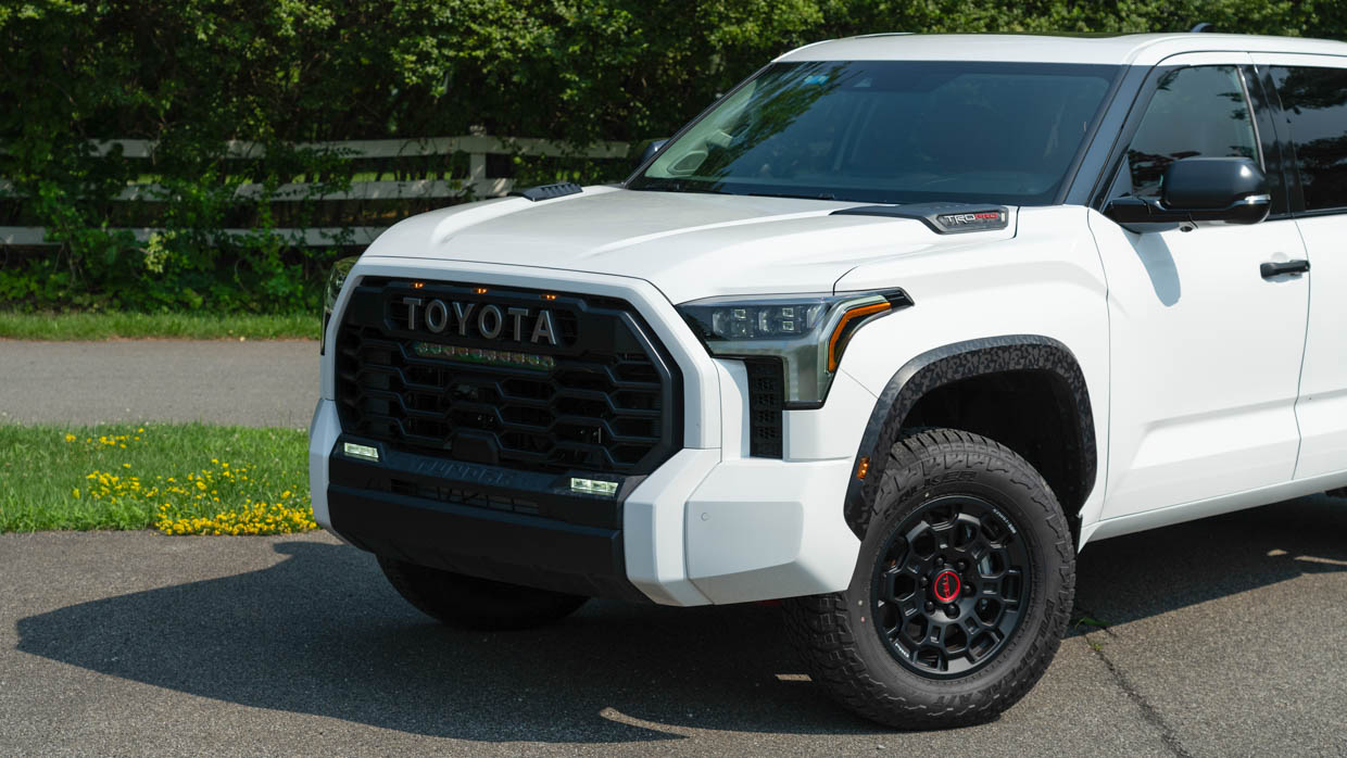 Toyota Tundra TRD 2023 front close 2