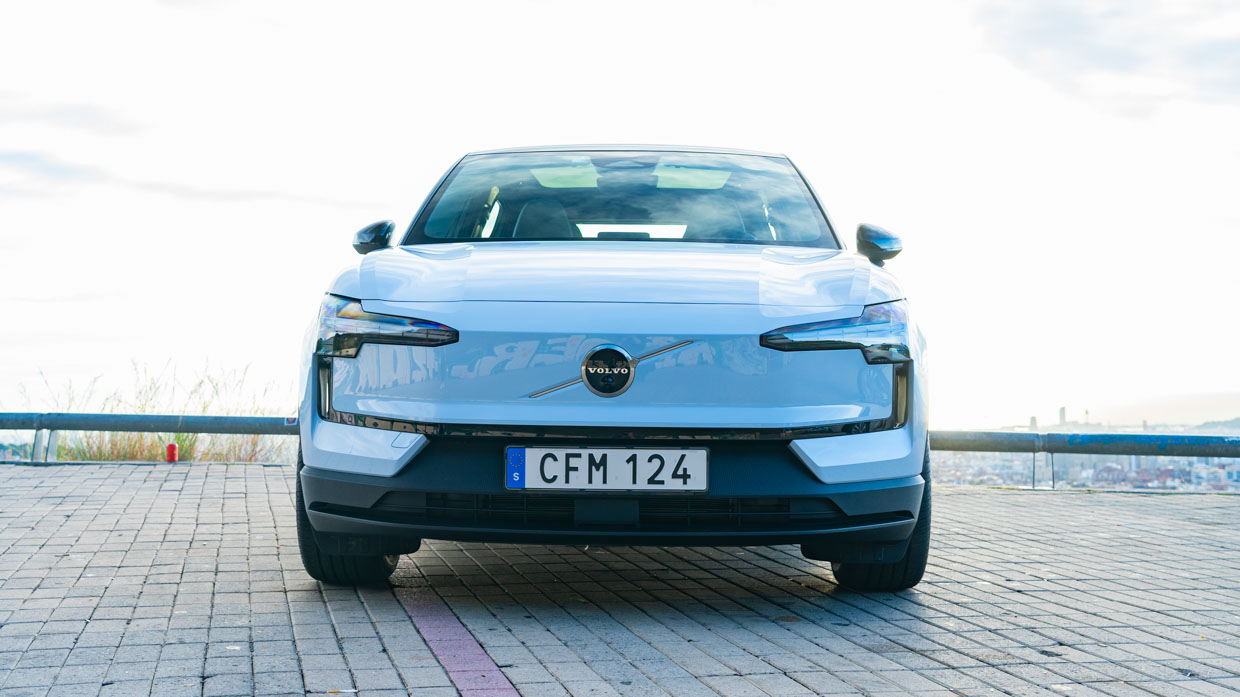 Volvo EX30 2023 front