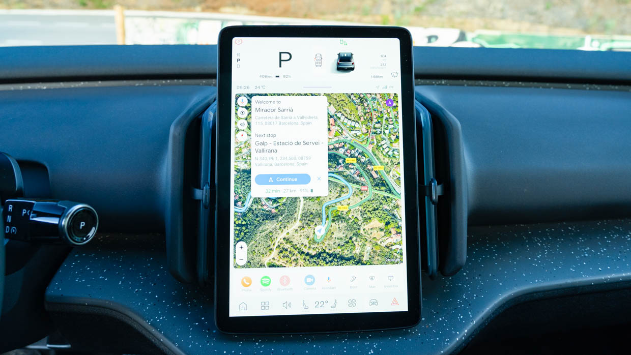 Volvo EX30 2023 interior touchscreen