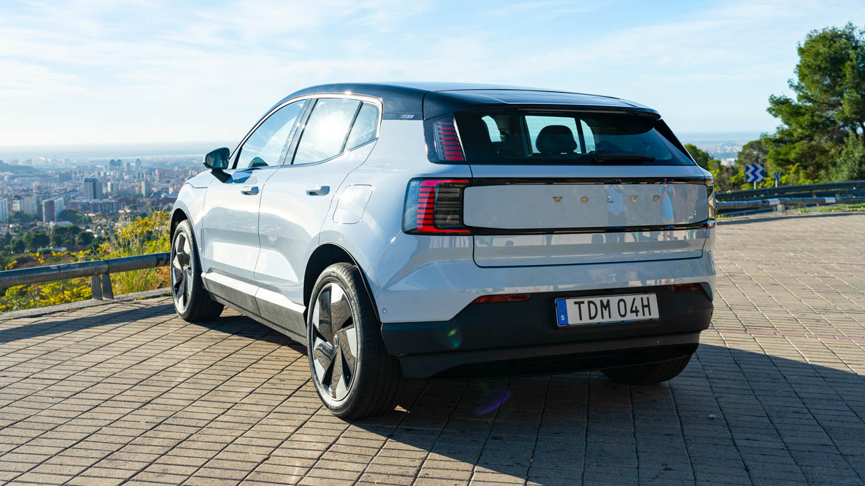 Volvo EX30 2023 rear 3/4 2