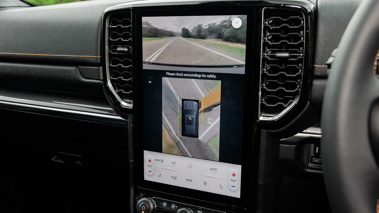 Ford Everest Wildtrak 2024 centre screen 2