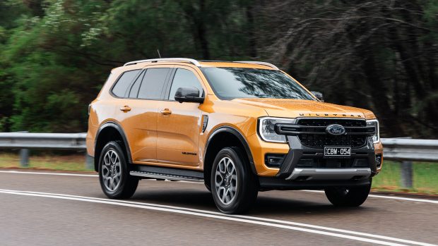 Ford Everest Wildtrak 2024 driving front 12