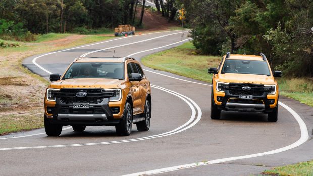 Ford Everest Wildtrak 2024 driving w/Ranger 3