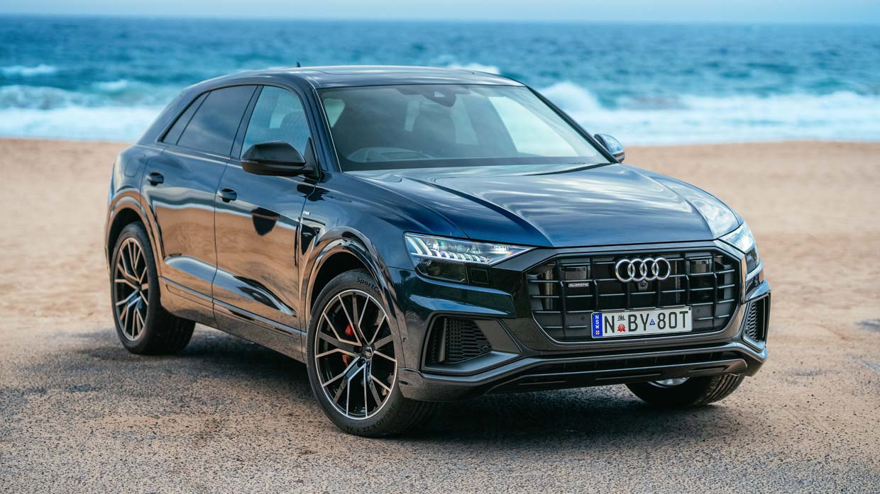 Audi Q8 60 TFSIe 2024 front 3/4 5
