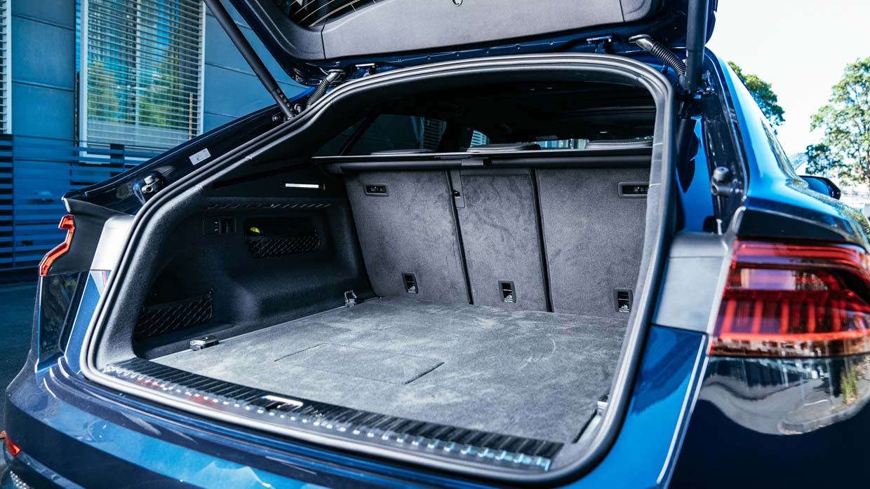 Audi Q8 60 TFSIe 2024 boot