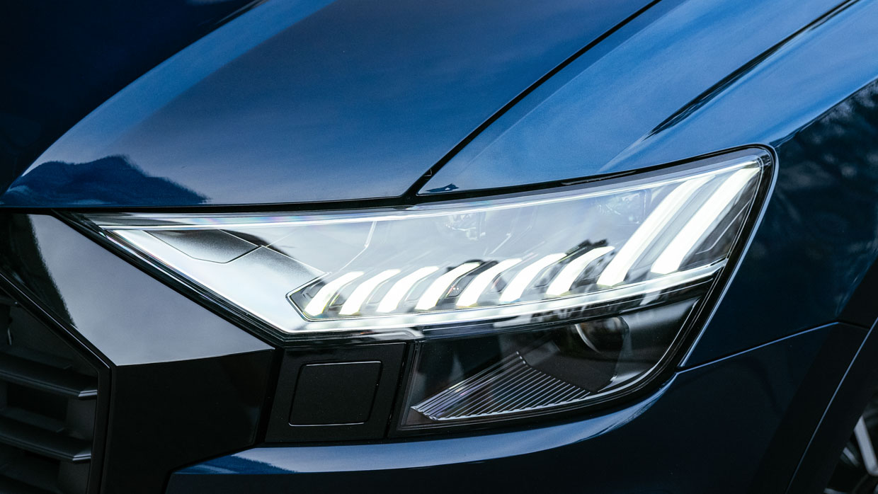 Audi Q8 60 TFSIe 2024 headlight