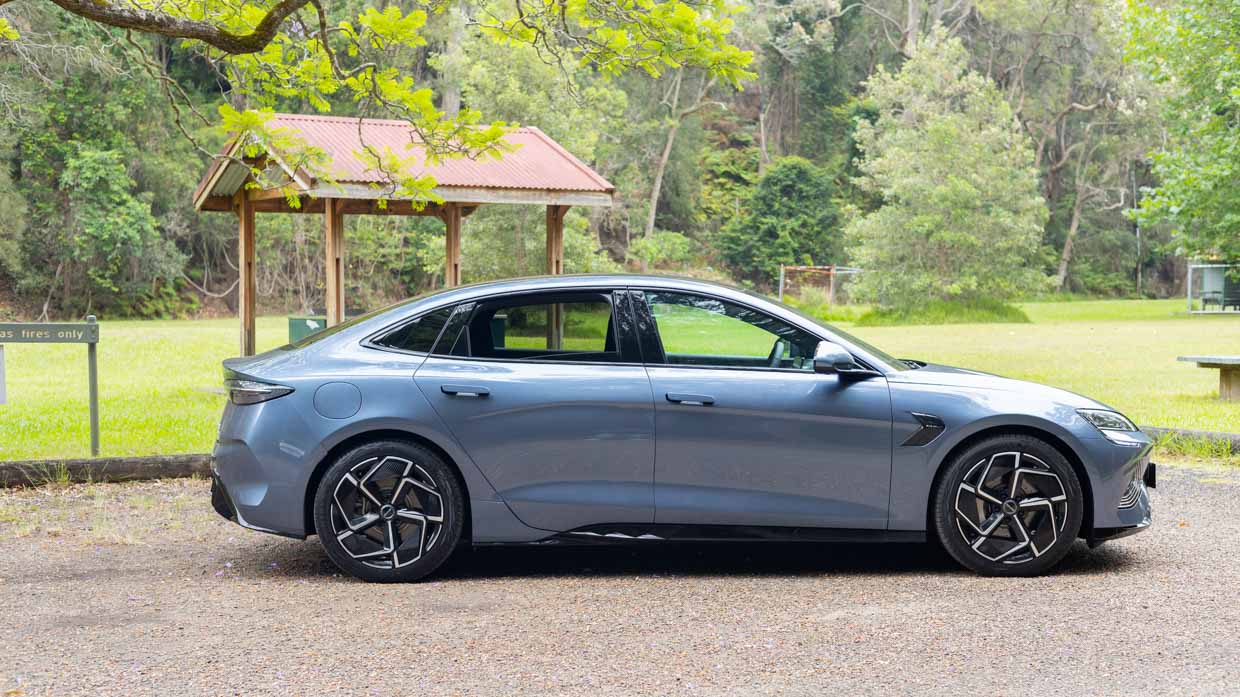 BYD Seal Performance 2024 Arctic Blue side profile