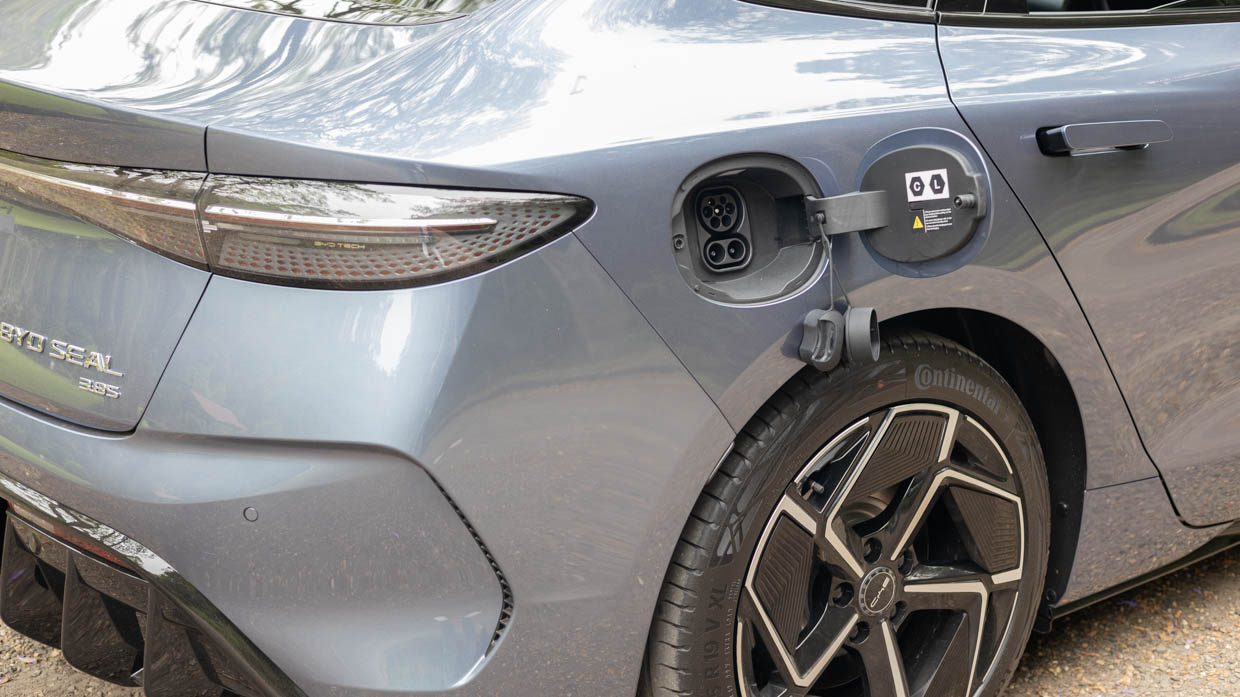 BYD Seal Performance 2024 CCS charge port