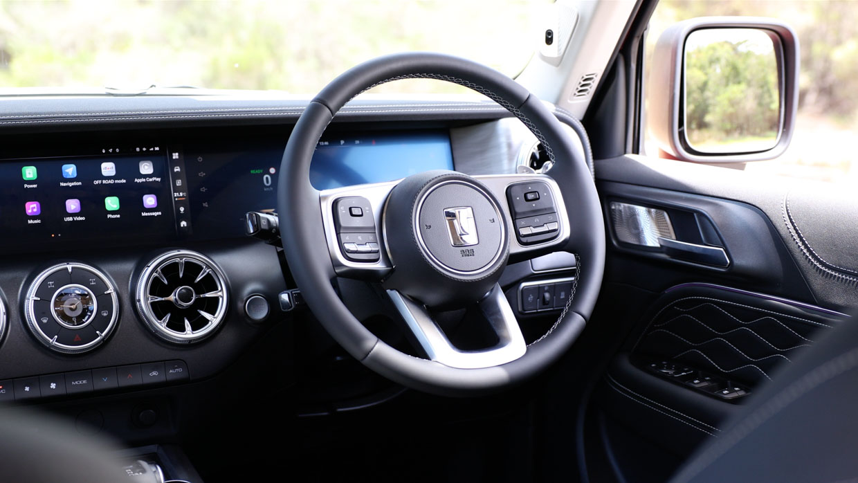 GWM Tank 300 Ultra Hybrid 2024 steering wheel