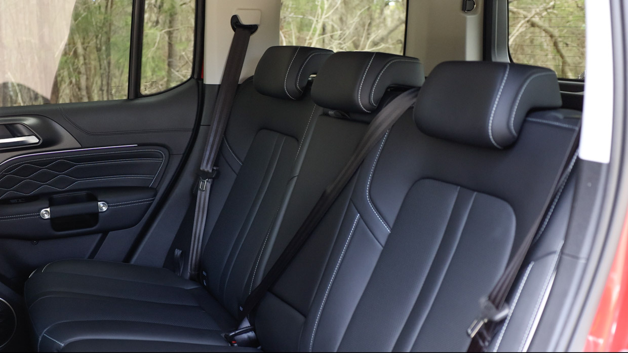 GWM Tank 300 Ultra Hybrid 2024 back seats