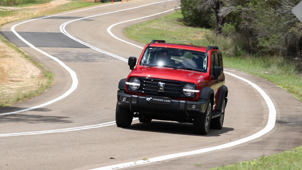 GWM Tank 300 Ultra Hybrid 2024 driving front 4