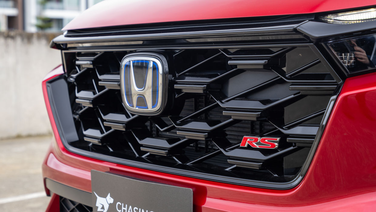 Honda CR-V e-HEV RS 2023 front grille