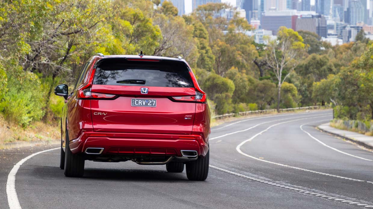 Honda CR-V e-HEV RS 2023 driving rear 2