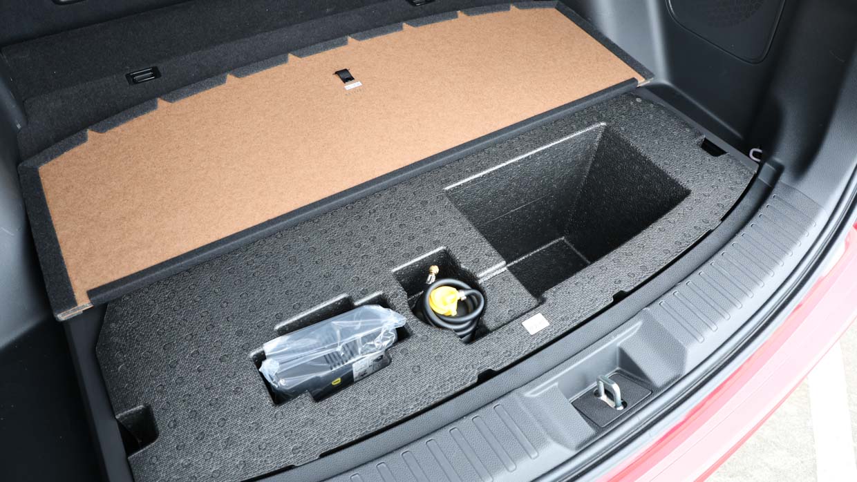 Honda CR-V e-HEV RS 2023 under floor boot