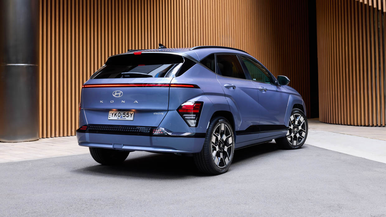 Hyundai Kona Electric Premium 2024 rear 3/4 2