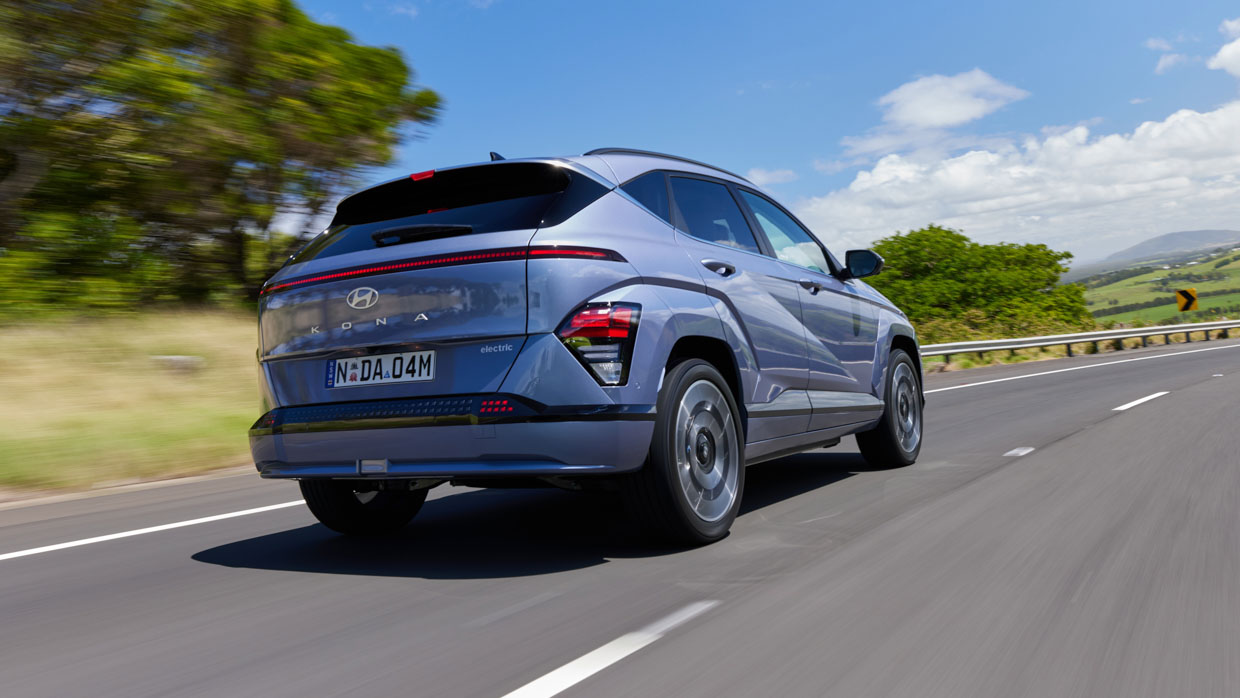 Hyundai Kona Electric Premium 2024 driving rear 2